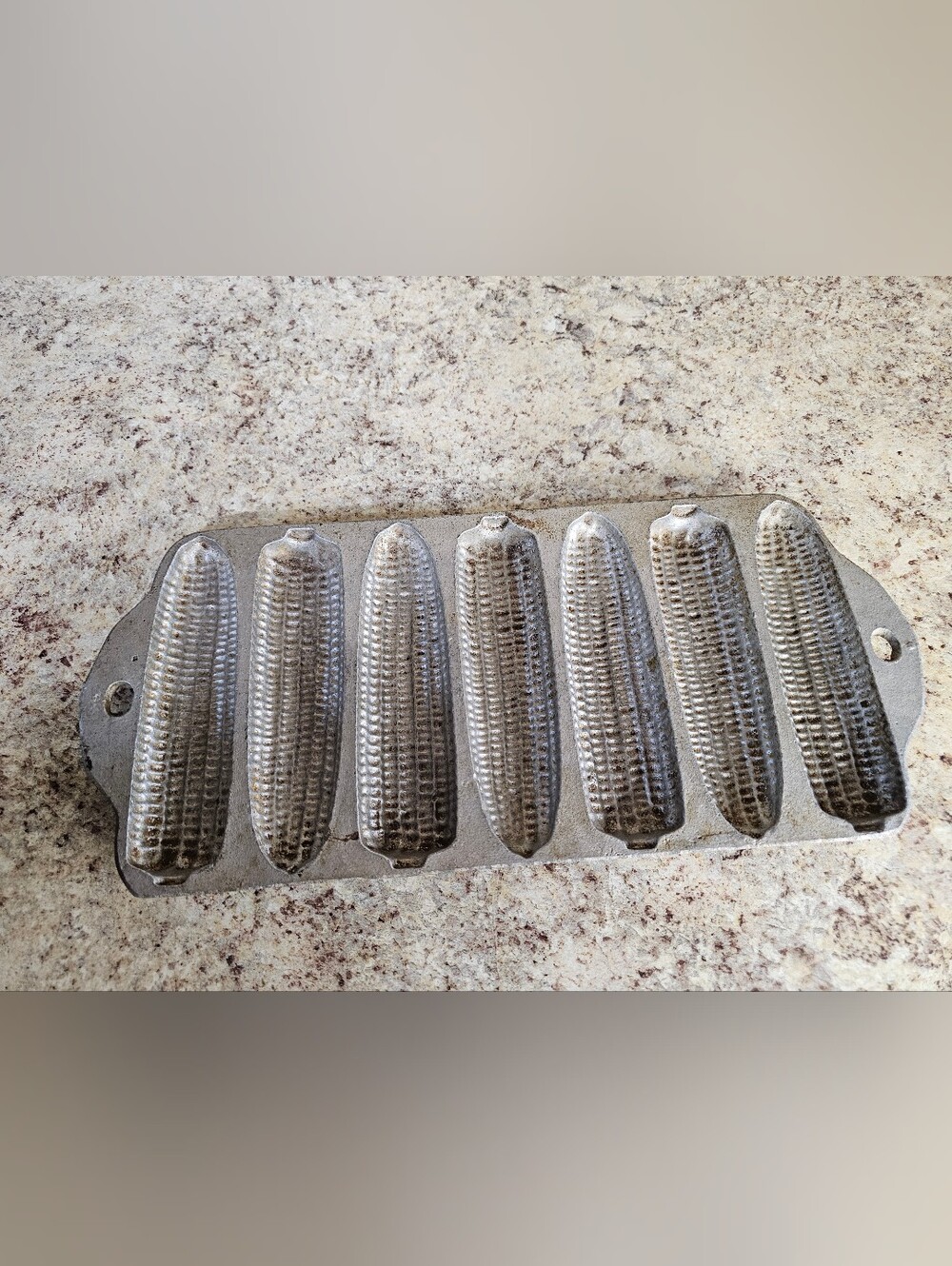 Vintage Cast Aluminum Cornbread Pan - 6-Ear Mold, Silver